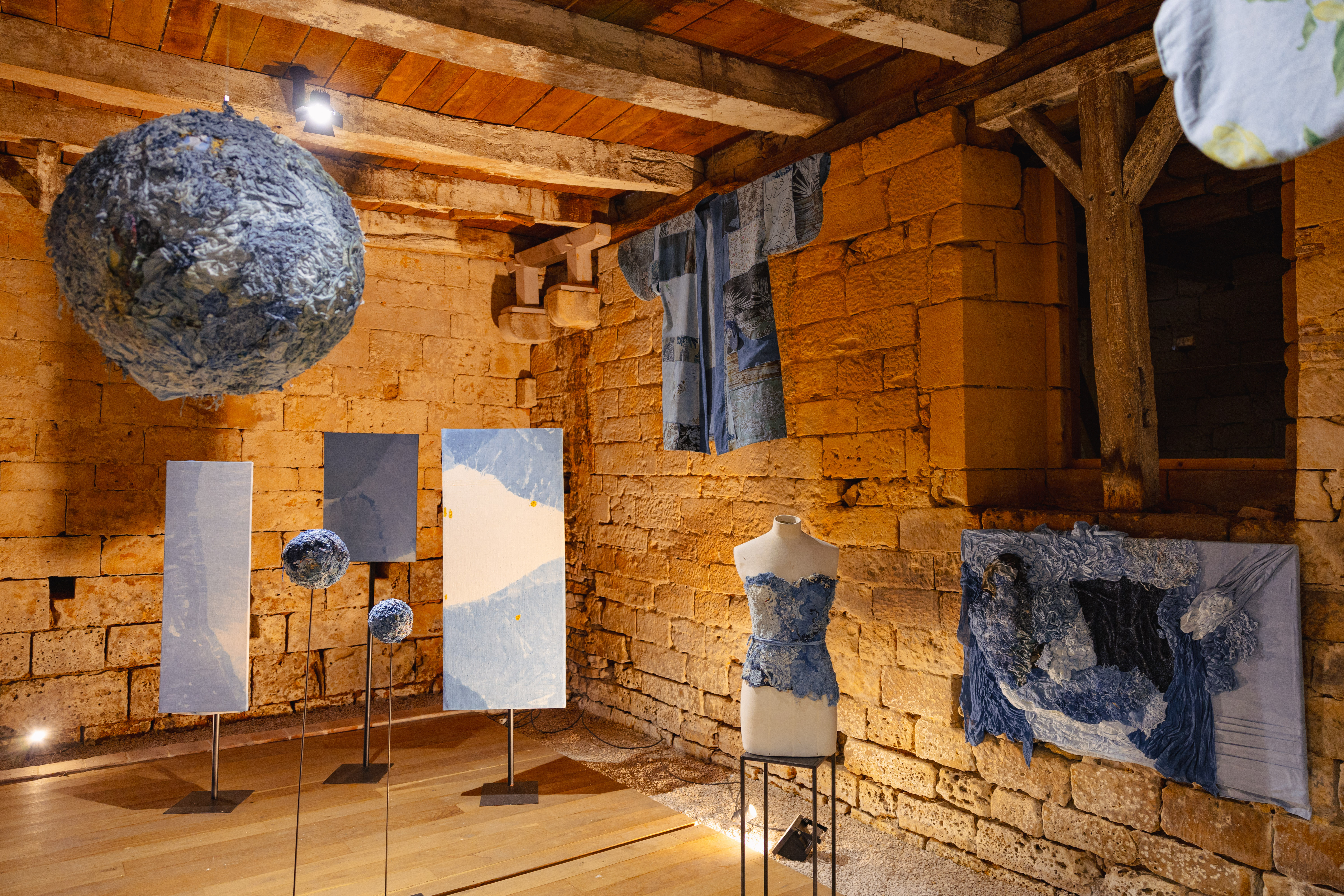 Créations d'Annette Hardouin dans le cadre de l'exposition "Nature & Matières, témoins de savoir-faire" ©Lilian Cazabet